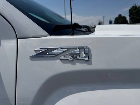 Used 2017 GMC Sierra 1500 SLT w/ SLT Premium Package AWD/4WD image 9