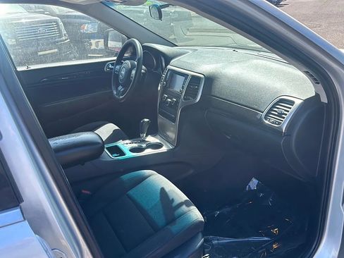 Used 2011 Jeep Grand Cherokee Laredo image 5