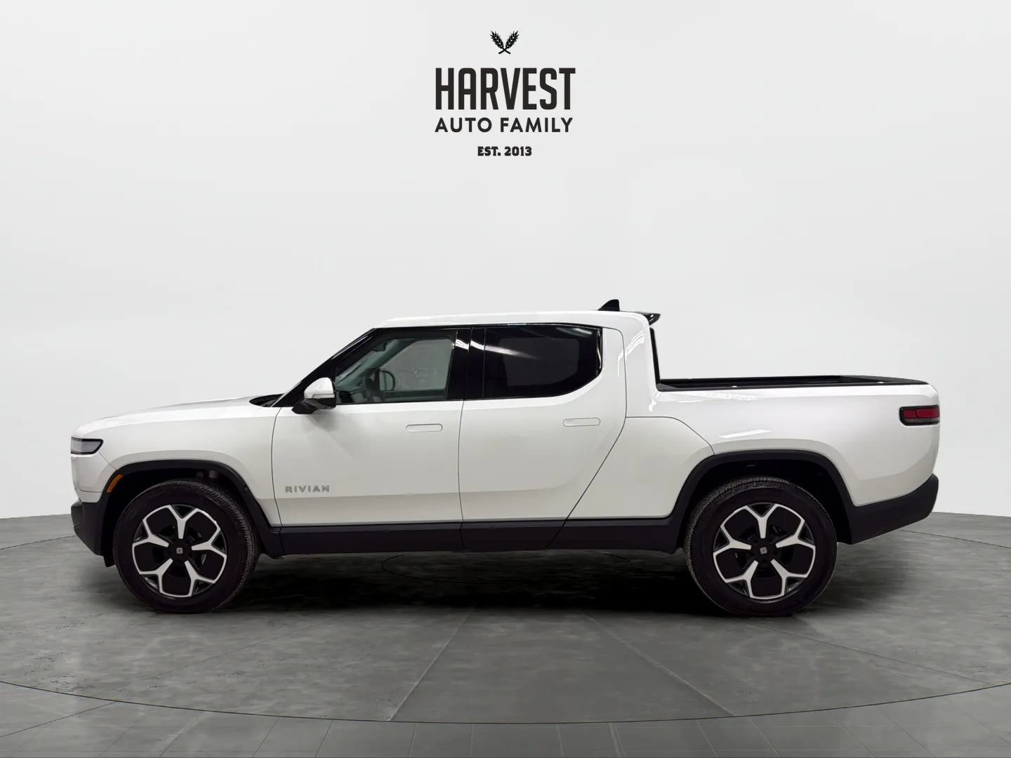 Used 2024 Rivian R1T Adventure Dual AWD/4WD image 2