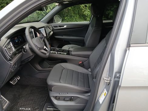 New 2026 Volkswagen Atlas Cross Sport SEL R-Line image 9