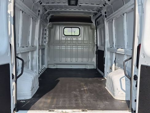 Used 2024 RAM ProMaster 2500 w/ Convenience Group FWD image 7