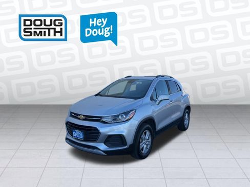 Used 2017 Chevrolet Trax LT w/ LT Convenience Package AWD/4WD image 1
