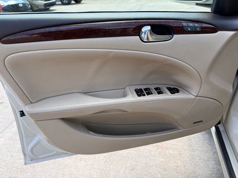 Used 2011 Buick Lucerne CXL FWD image 23