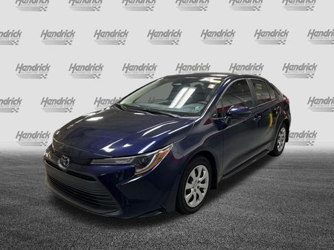 Used 2025 Toyota Corolla LE FWD image 5
