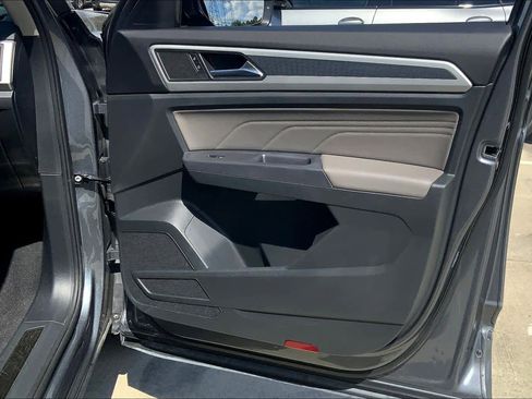 Used 2021 Volkswagen Atlas SE w/ Panoramic Sunroof Package image 26