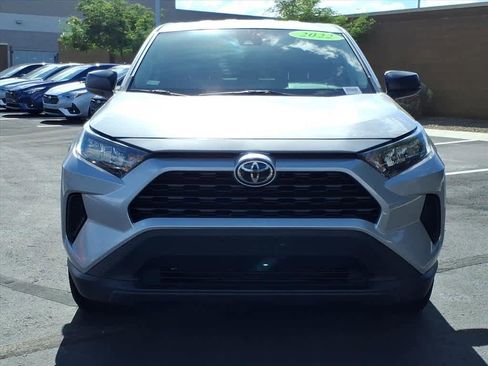 Used 2022 Toyota RAV4 LE image 2