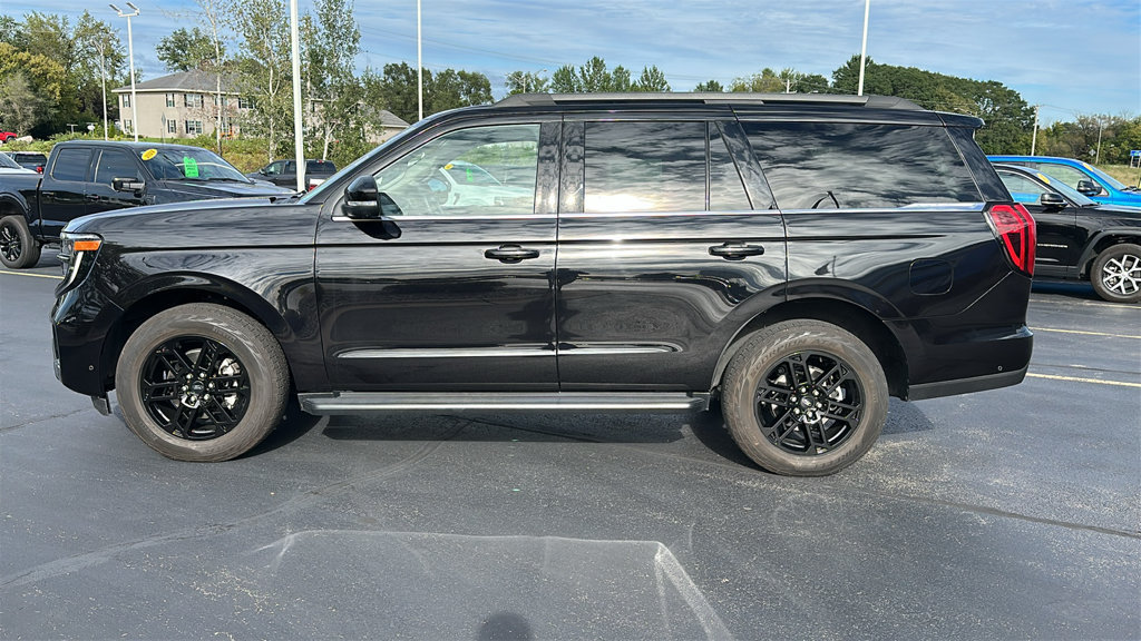 Used 2025 Ford Expedition Active AWD/4WD image 4
