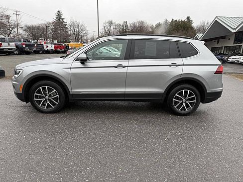 Used 2021 Volkswagen Tiguan SE w/ Panoramic Sunroof Package image 2