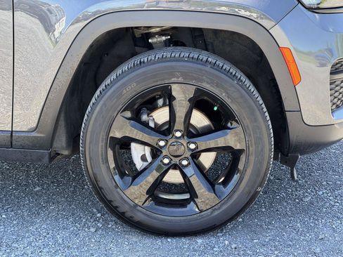 Used 2025 Jeep Grand Cherokee Altitude AWD/4WD image 25