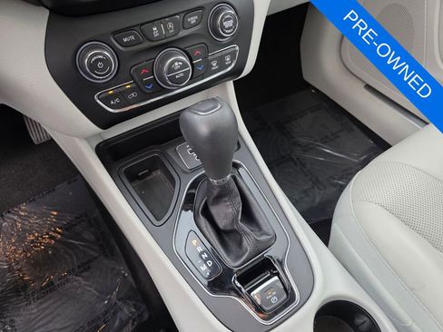 Used 2020 Jeep Cherokee Limited FWD image 23