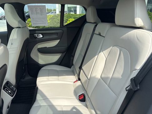 Certified 2026 Volvo XC40 B5 Plus AWD/4WD image 32