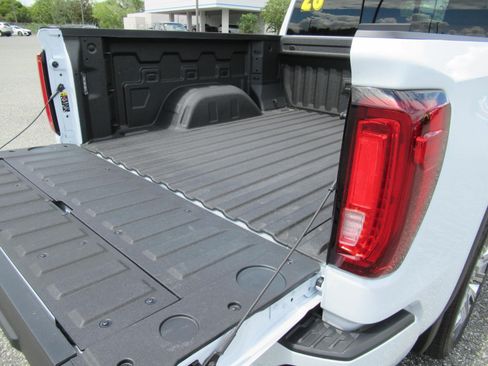 Used 2026 GMC Sierra 1500 Denali AWD/4WD image 9