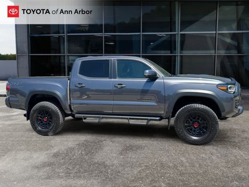 Used 2022 Toyota Tacoma TRD Pro AWD/4WD image 12