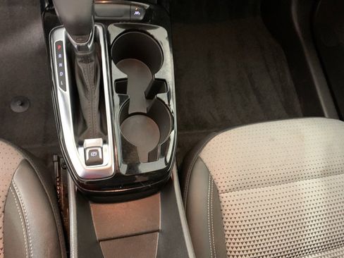 Used 2025 Chevrolet Trax LT image 25