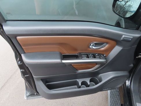Used 2018 Nissan Titan Platinum Reserve AWD/4WD image 27