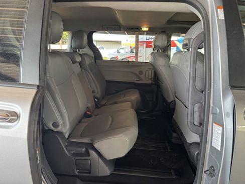 Used 2024 Toyota Sienna XLE image 34