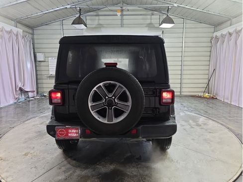 Used 2022 Jeep Wrangler Unlimited Sahara image 9