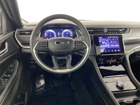 Used 2024 Jeep Grand Cherokee L Laredo w/ Luxury Tech Group I AWD/4WD image 36