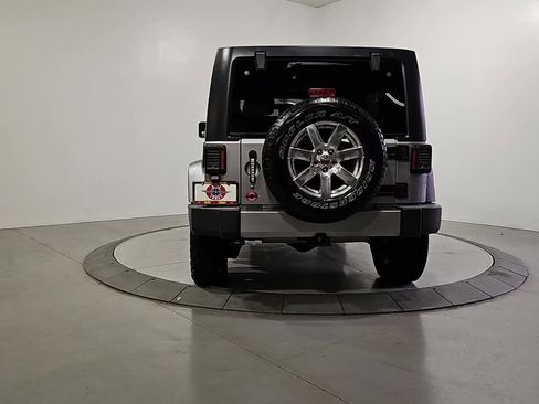 Used 2017 Jeep Wrangler Unlimited Sahara w/ Max Tow Package AWD/4WD image 4