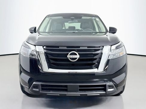 Used 2024 Nissan Pathfinder S FWD image 2