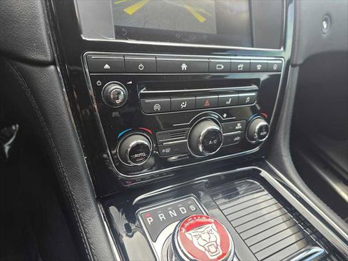 Used 2017 Jaguar XJ R-Sport image 30
