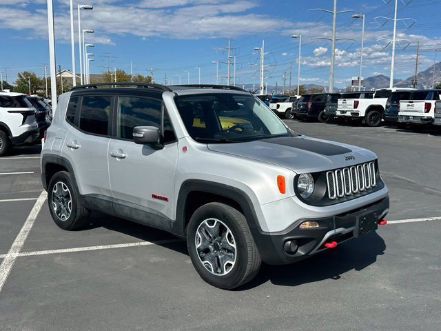 Used 2016 Jeep Renegade Trailhawk w/ Premium Trailhawk Package AWD/4WD image 9