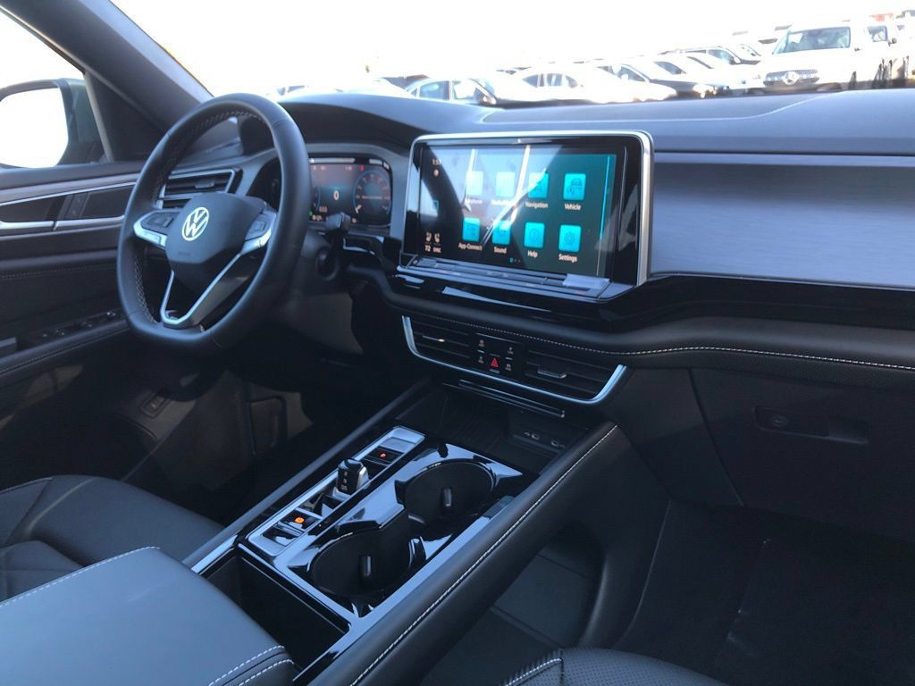 Used 2026 Volkswagen Atlas Cross Sport SE w/ Panoramic Sunroof Package AWD/4WD image 12