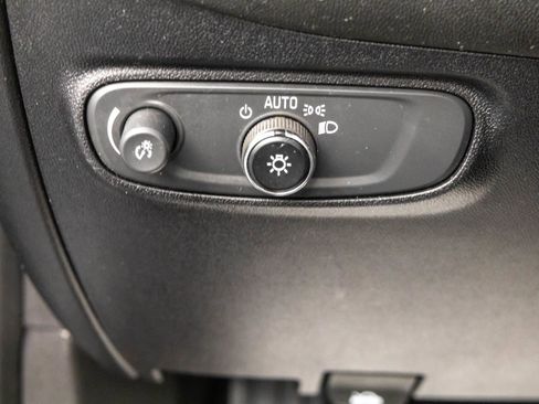 Used 2018 Chevrolet Equinox LS FWD image 18