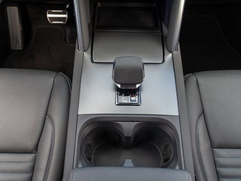 Certified 2025 Land Rover Discovery Sport Dynamic SE AWD/4WD image 19