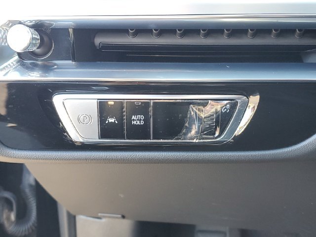 Certified 2024 Cadillac Lyriq Luxury AWD/4WD image 15