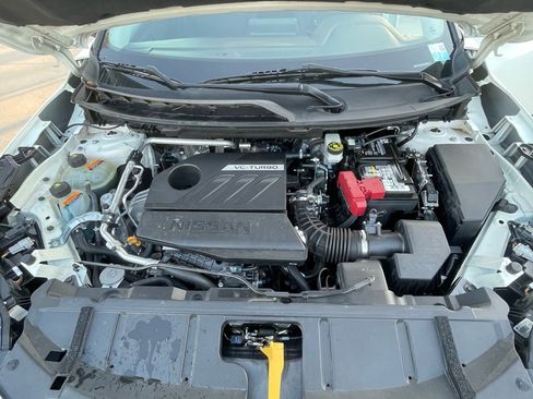 Used 2023 Nissan Rogue S image 25