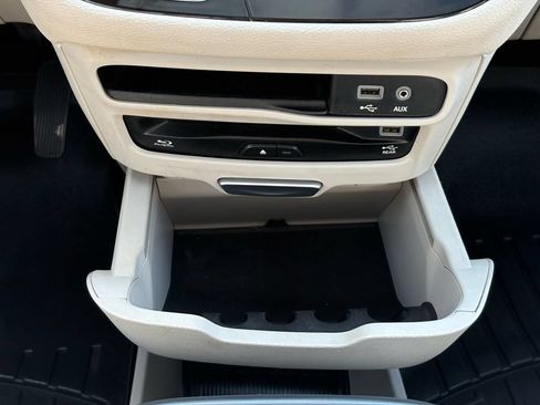 Used 2017 Chrysler Pacifica Limited FWD image 16