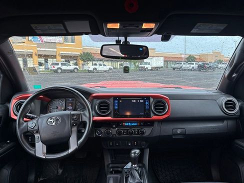 Used 2016 Toyota Tacoma TRD Sport AWD/4WD image 11