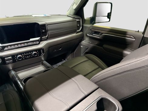 Used 2025 Chevrolet Silverado 2500 LTZ w/ Trail Boss Package image 25