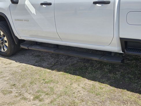 Used 2024 Chevrolet Silverado 2500 Custom w/ Custom Value Package image 11