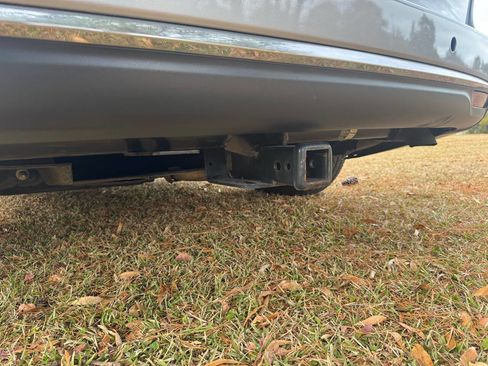 Used 2017 Chrysler Pacifica Touring-L image 10