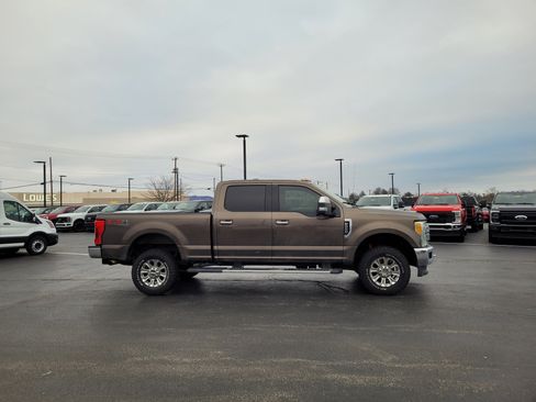 Used 2017 Ford F250 Lariat w/ Chrome Package image 2
