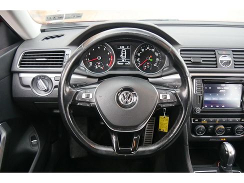 Used 2017 Volkswagen Passat 1.8T R-Line image 21