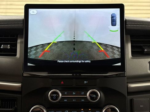 Used 2023 Ford Expedition XLT image 16