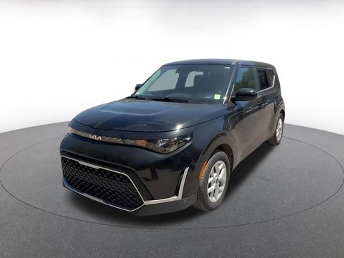 Used 2025 Kia Soul LX w/ LX Technology Package FWD image 7