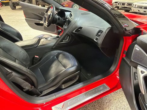 Used 2019 Chevrolet Corvette Stingray Coupe w/ 1LT RWD image 30