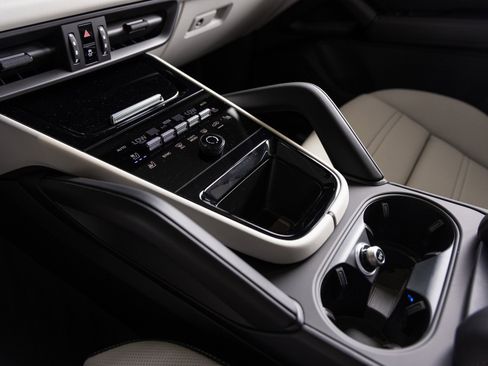 New 2026 Porsche Cayenne S image 18