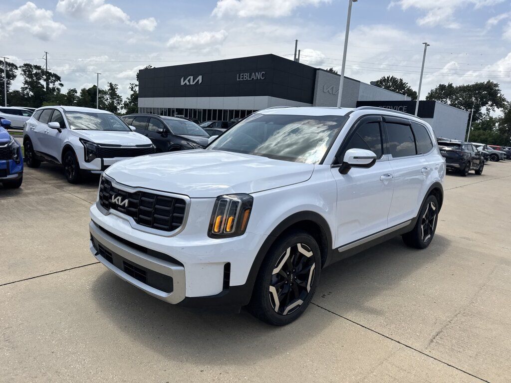Certified 2024 Kia Telluride S w/ S Sunroof Package FWD image 3