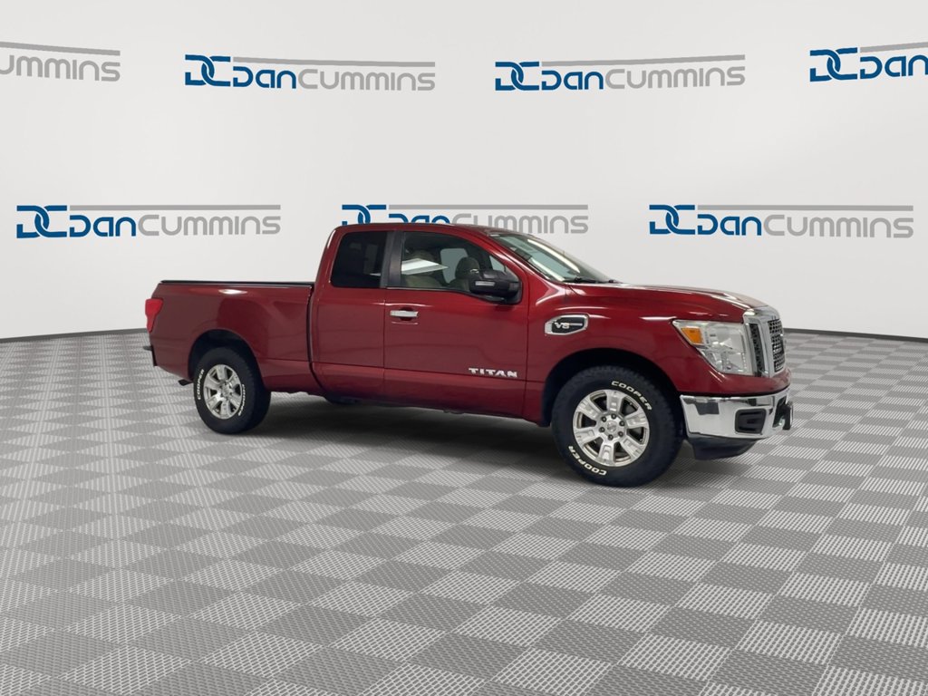 Used 2017 Nissan Titan SV RWD image 2