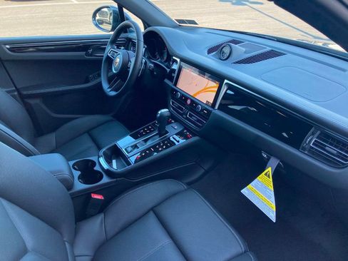Certified 2024 Porsche Macan image 27
