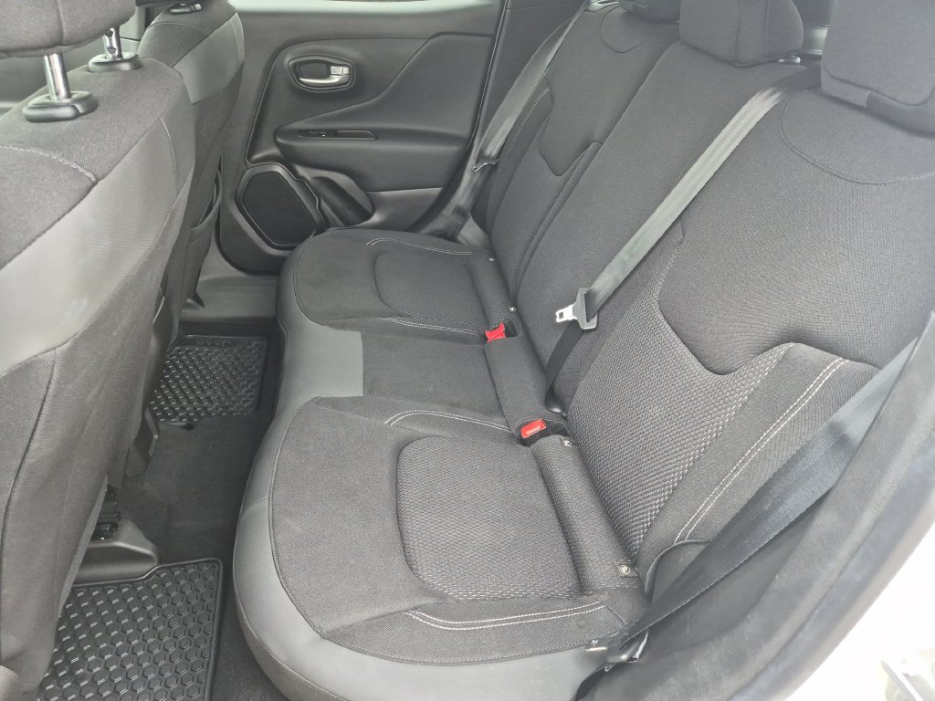 Used 2023 Jeep Renegade Latitude w/ Premium Group AWD/4WD image 18