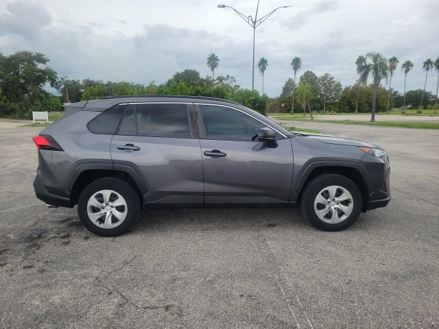 Used 2021 Toyota RAV4 LE FWD image 5