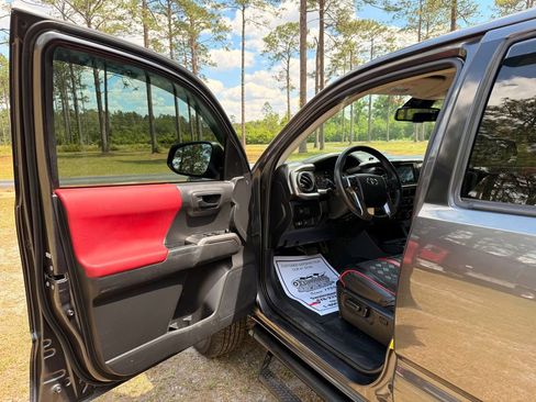 Used 2022 Toyota Tacoma SR5 w/ Technology Package RWD image 12