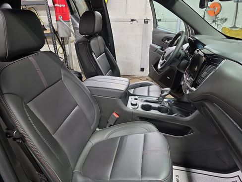 Used 2023 Chevrolet Traverse RS w/ LPO, Floor Liner Package FWD image 10
