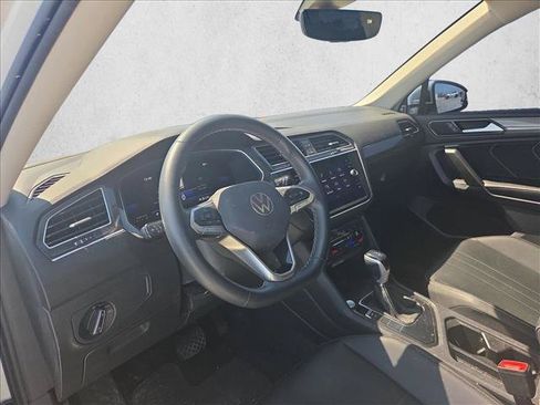 Used 2022 Volkswagen Tiguan SE FWD image 10